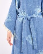 Blauer Kimono mit Jacquard-Augen