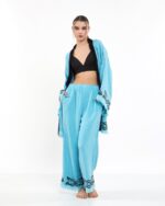 Lotusauge Blauer Anzug
