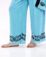 Lotusauge Blauer Anzug