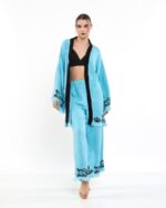 Lotusauge Blauer Anzug