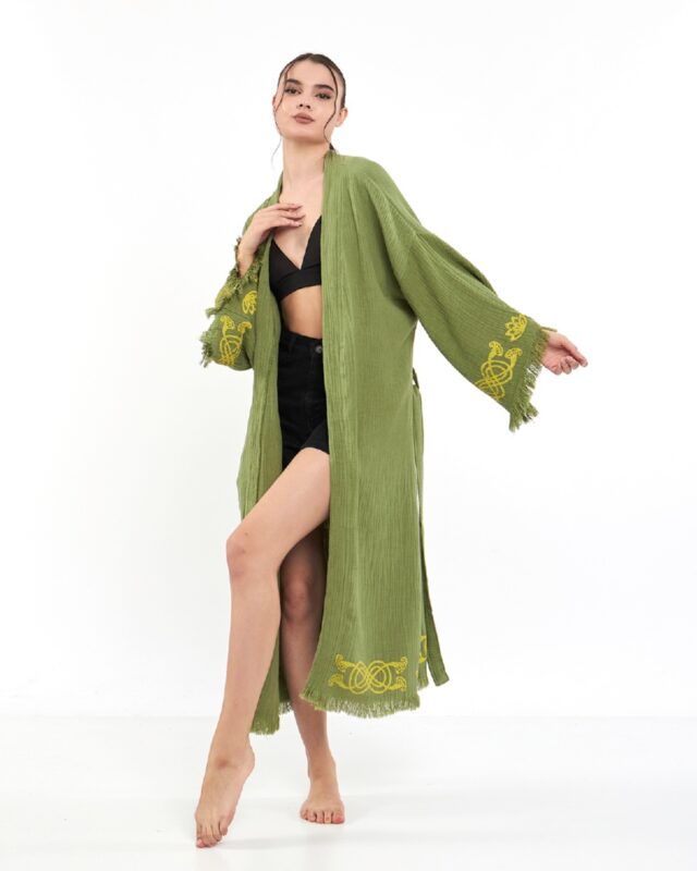 Muslin Kimono: a trendy piece that combines comfort and elegance with MeBee. 7 Lotus Eye Yeşil Kimono