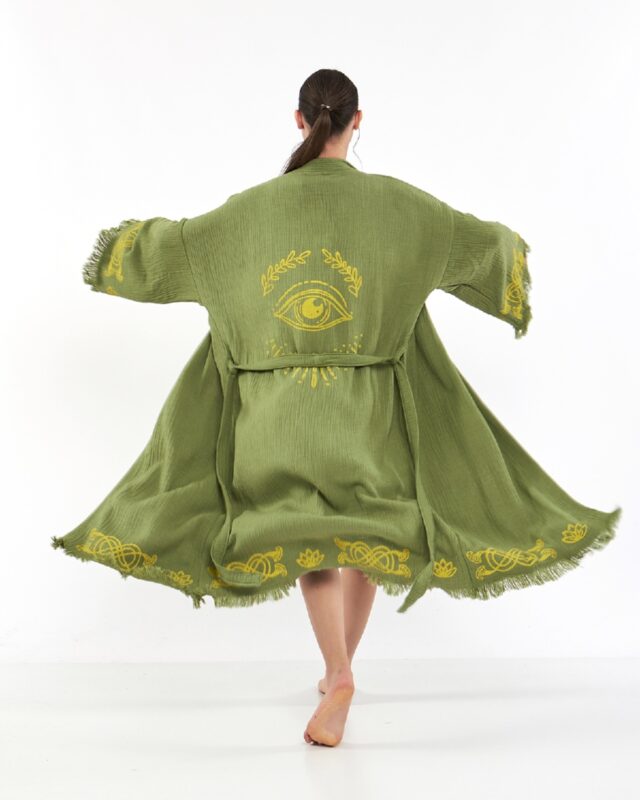 Muslin Kimono: a trendy piece that combines comfort and elegance with MeBee. 8 Lotus Eye Yeşil Kimono