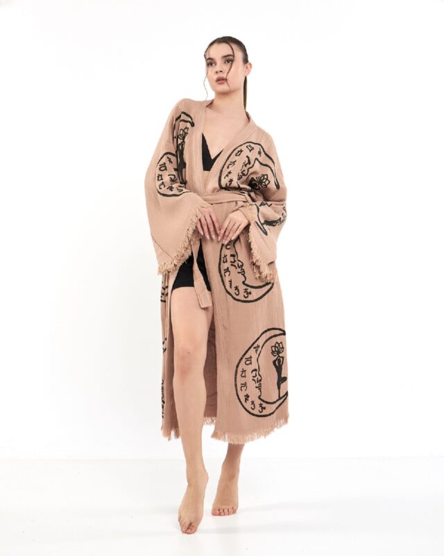 Muslin Kimono: a trendy piece that combines comfort and elegance with MeBee. 1 Moon Woman Rose Dried
