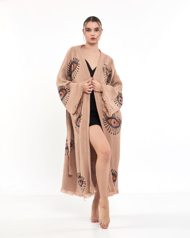 Muslin Kimono: a trendy piece that combines comfort and elegance with MeBee. 5 Orange Eye Rose Dried Kimono