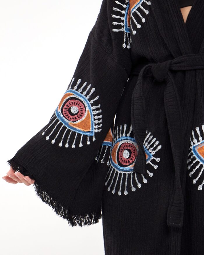 كيمونو برتقالي اللون أسود العينين كيمونو برتقالي اللون أسود العينين