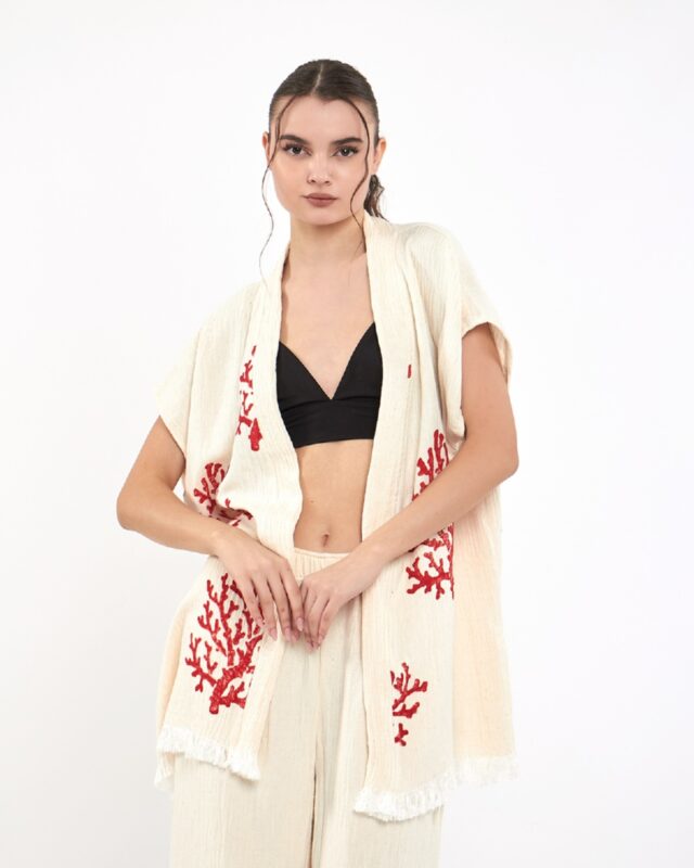 سترة موسلين من الشجر الأحمر مع بنطلون