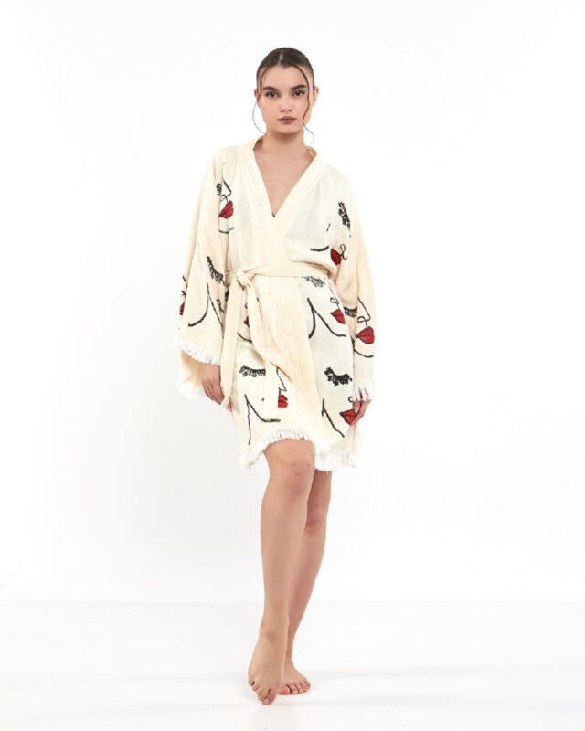 Frau Gesicht Mini Kimono