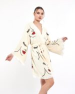 Frau Gesicht Mini Kimono