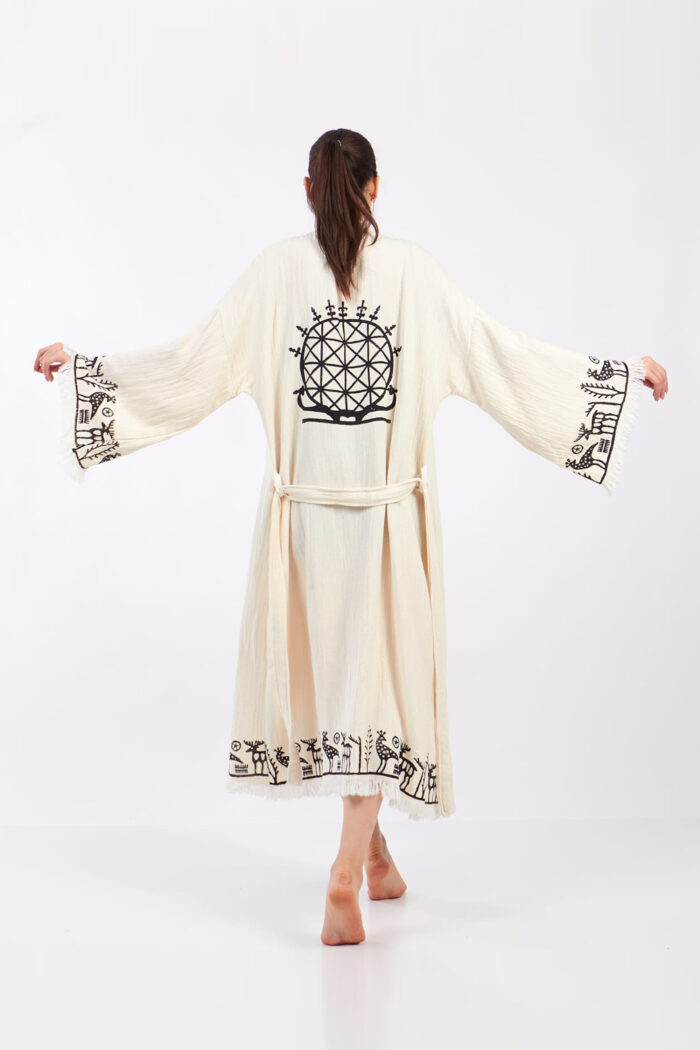 Hethitisch gemusterter Stein bedruckter Baumwoll-Musselin-Kimono Hethitisch gemusterter Stein bedruckter Baumwoll-Musselin-Kimono