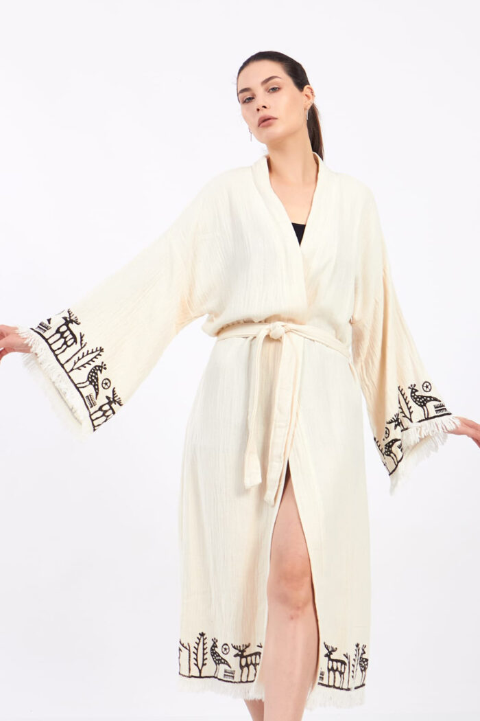 Hethitisch gemusterter Stein bedruckter Baumwoll-Musselin-Kimono Hethitisch gemusterter Stein bedruckter Baumwoll-Musselin-Kimono