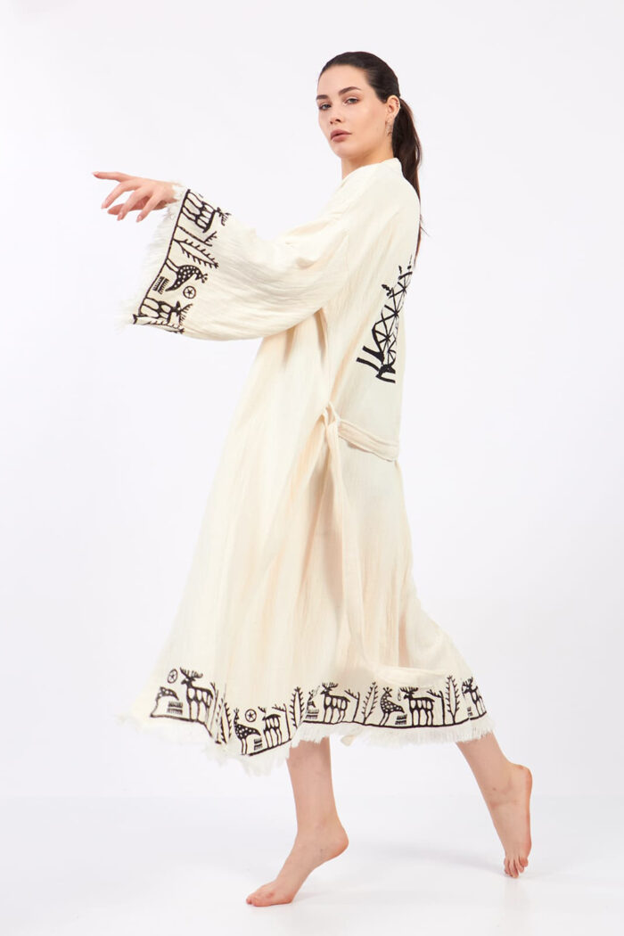 Hethitisch gemusterter Stein bedruckter Baumwoll-Musselin-Kimono Hethitisch gemusterter Stein bedruckter Baumwoll-Musselin-Kimono