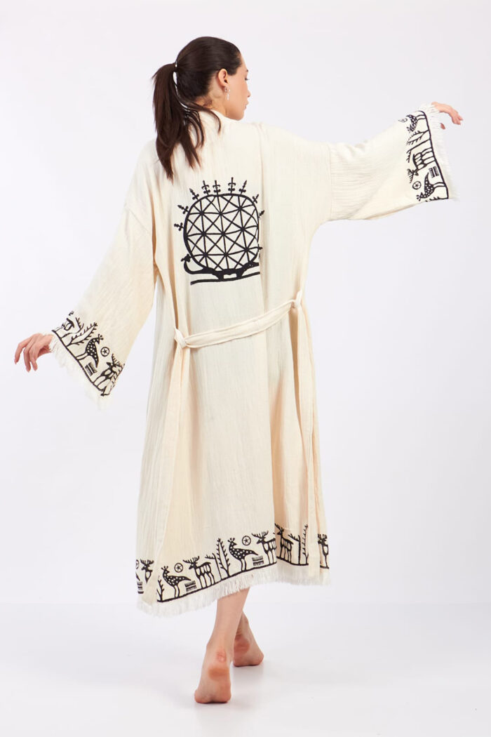 Hethitisch gemusterter Stein bedruckter Baumwoll-Musselin-Kimono Hethitisch gemusterter Stein bedruckter Baumwoll-Musselin-Kimono
