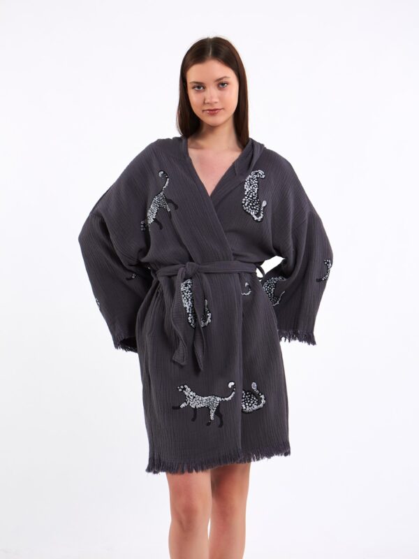 Muslin Kimono: a trendy piece that combines comfort and elegance with MeBee.